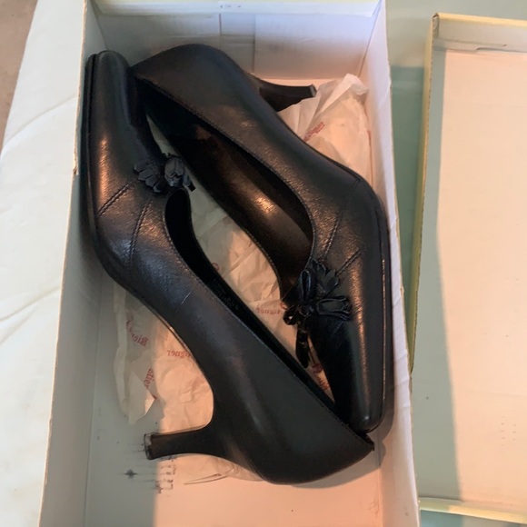 Etienne Aigner Narrow Black Heels - Picture 1 of 6